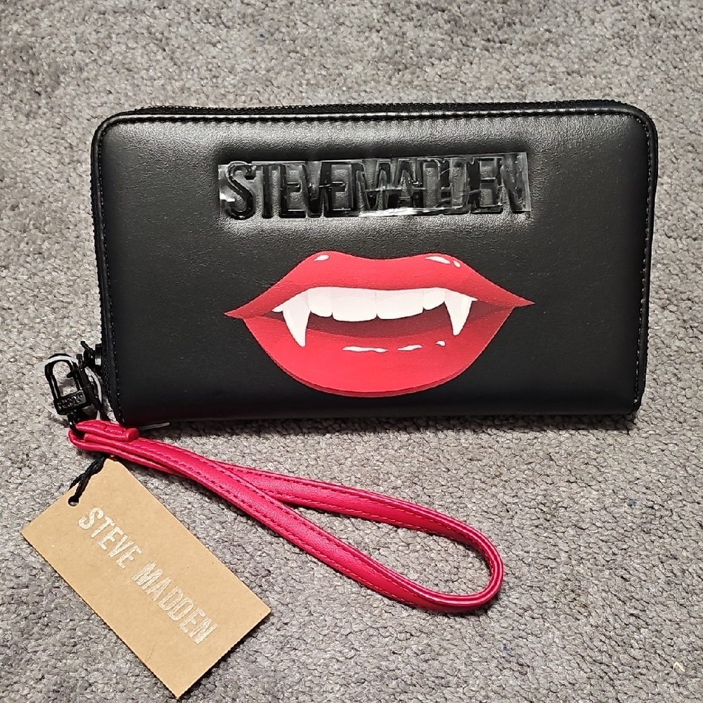NWT Steve Madden Vampire Wristlet Wallet Black/Red - Picture 1 of 9